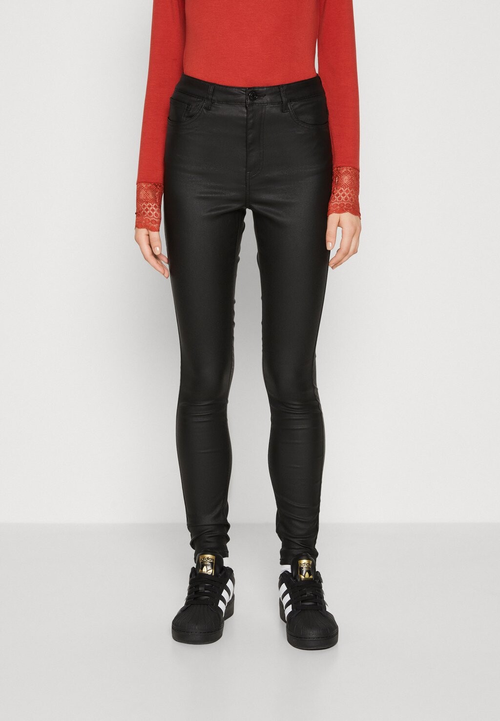 

Брюки из ткани VMSOPHIA SKINNY S Vero Moda, черный