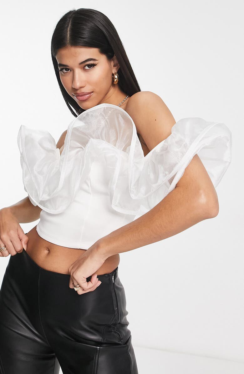 

Укороченный топ с рюшами и открытыми плечами ASOS DESIGN, белый