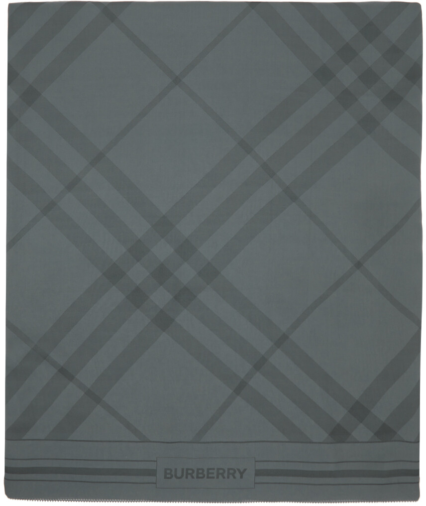

Серый шарф с ромбами Burberry