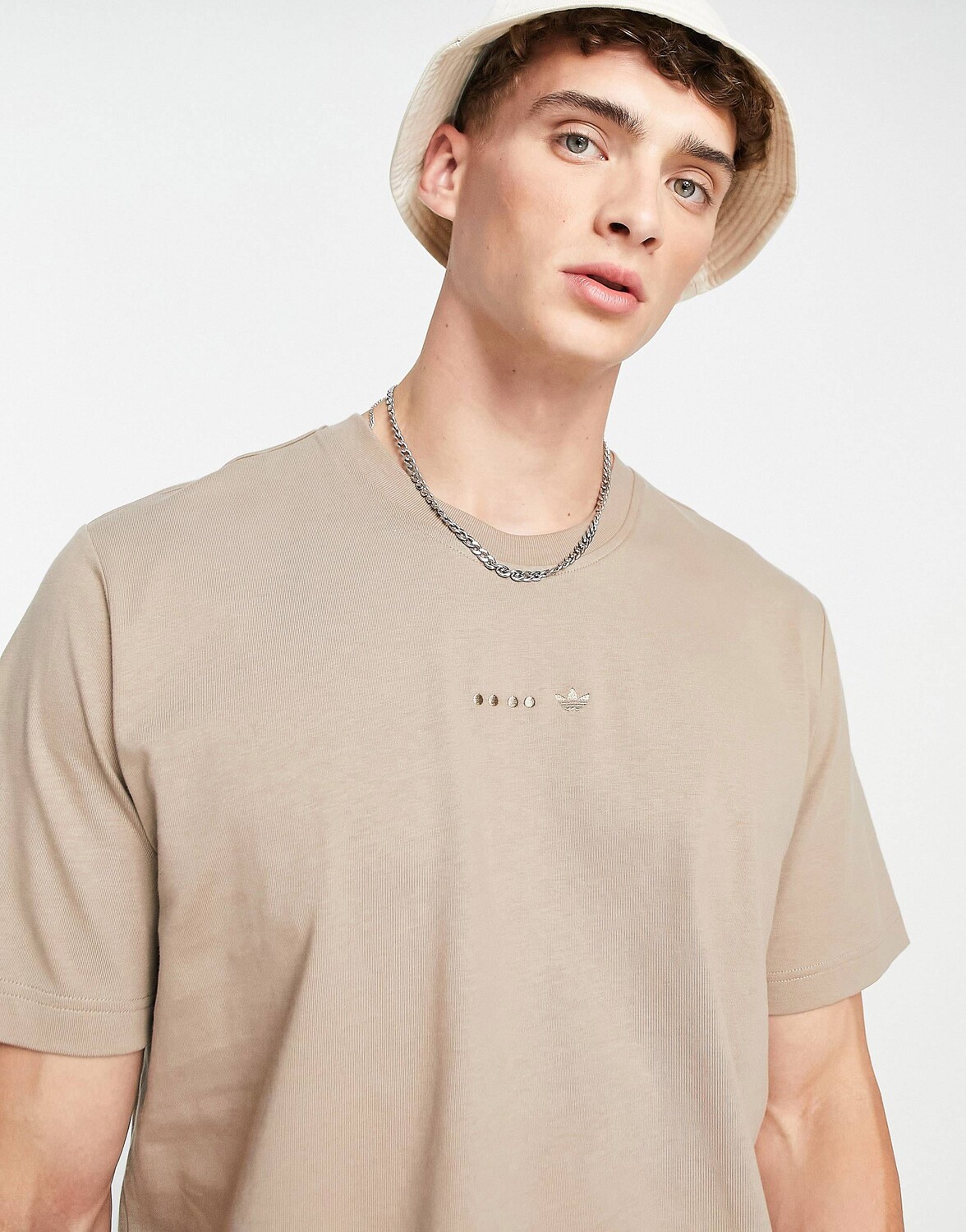 

Коричневая футболка с логотипом adidas Originals Rifta