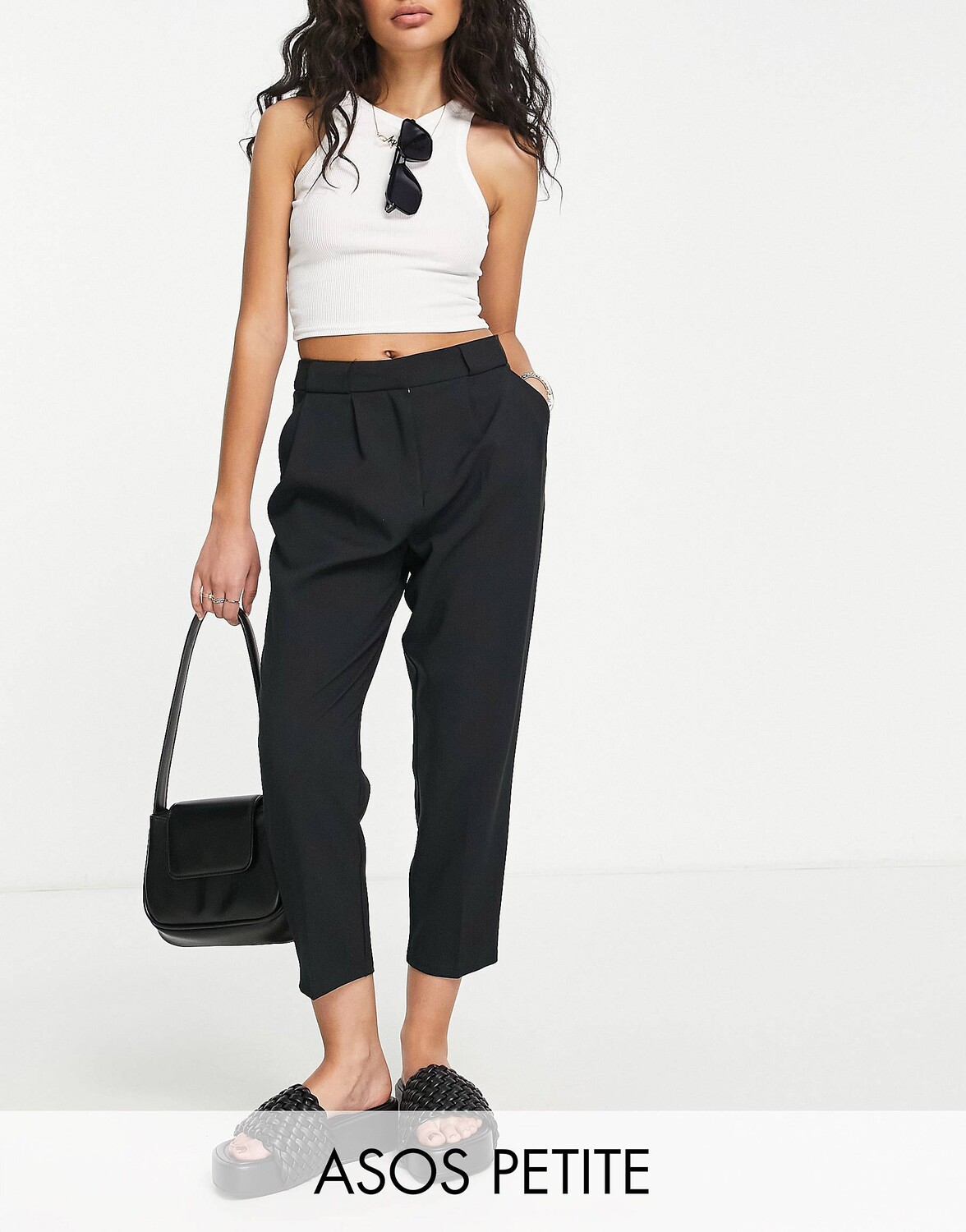 

Черные зауженные брюки строгого кроя ASOS DESIGN Petite