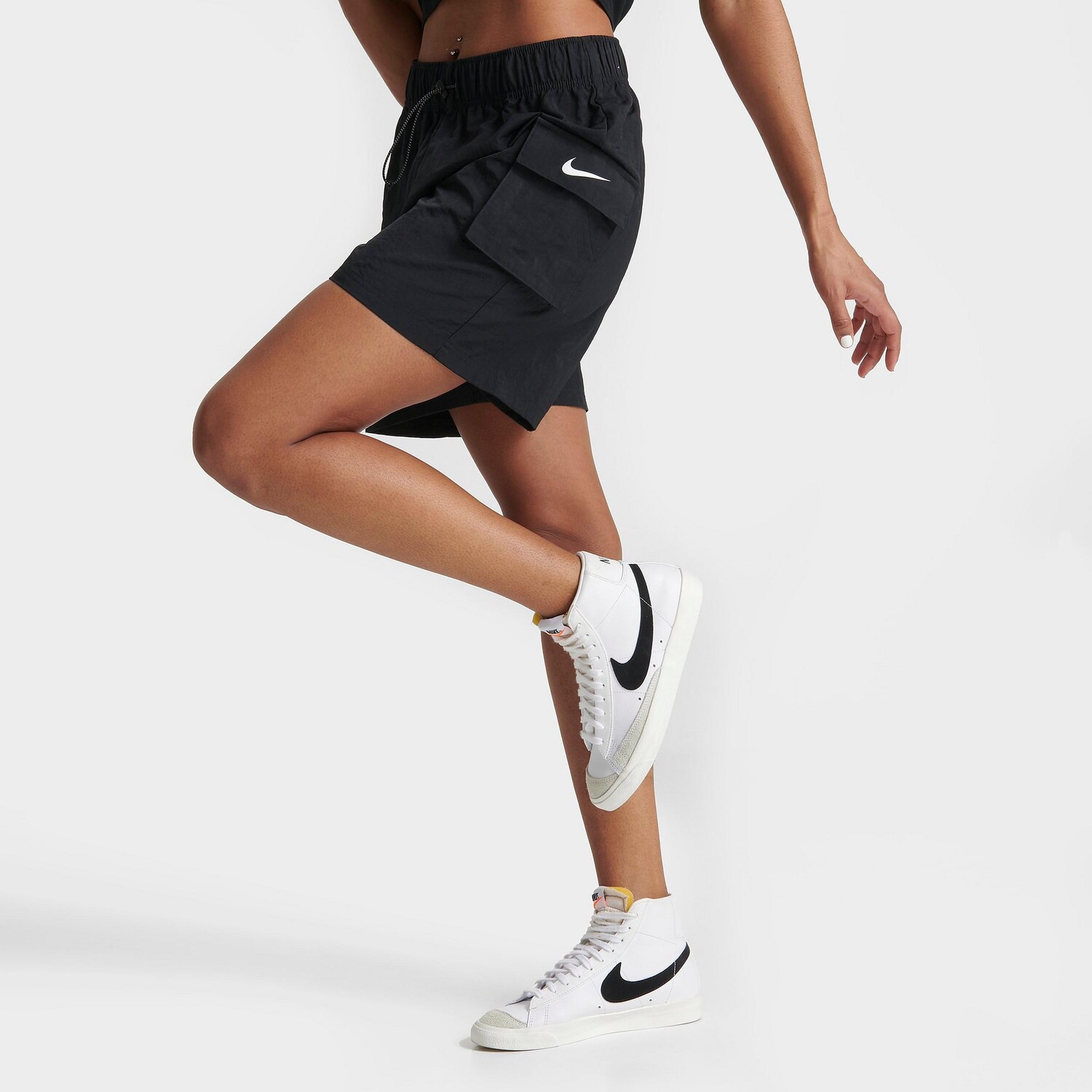 

Женские тканые шорты с высокой посадкой Nike Sportswear Essential, черный