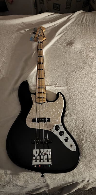 

Бас-гитара Fender Jazz 2022 - черный Jazz bass