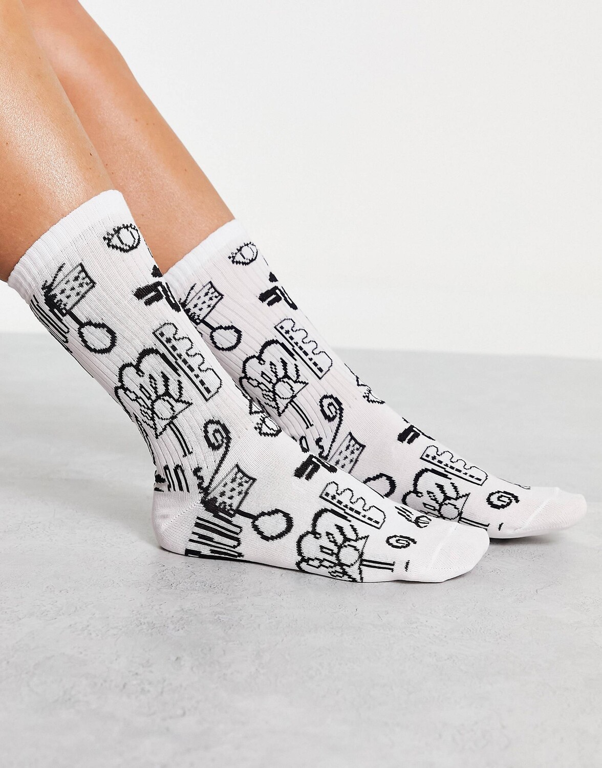

Разноцветные носки с абстрактным принтом ASOS DESIGN