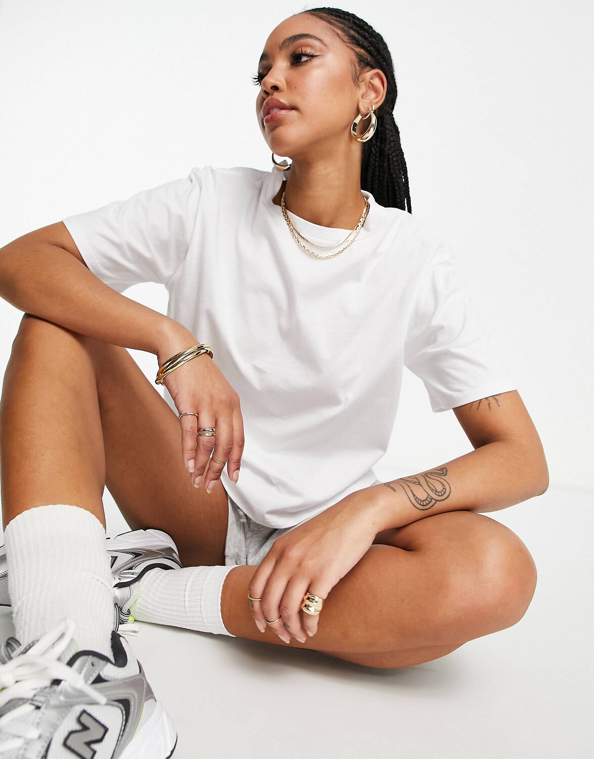 

Белая футболка свободного кроя ASOS DESIGN