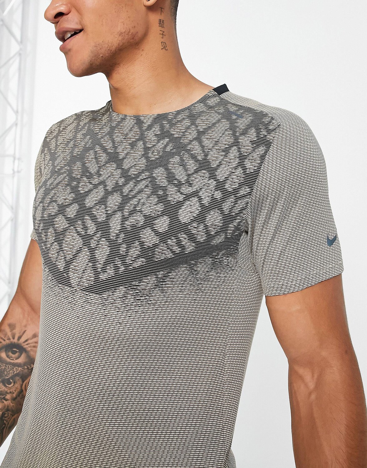 

Каменная футболка Nike Running Run Division Techknit Ultra