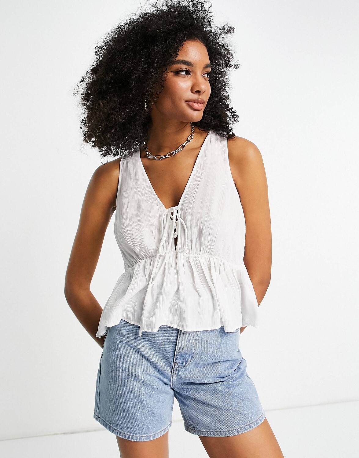 

Белая майка со шнуровкой спереди ASOS DESIGN