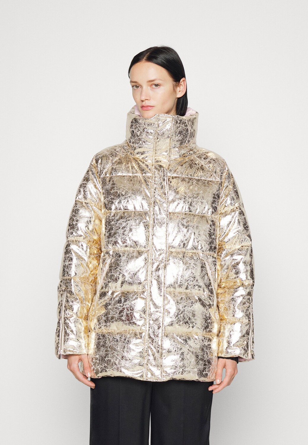 

Пальто зимнее Pinko, oro tenue, Серый