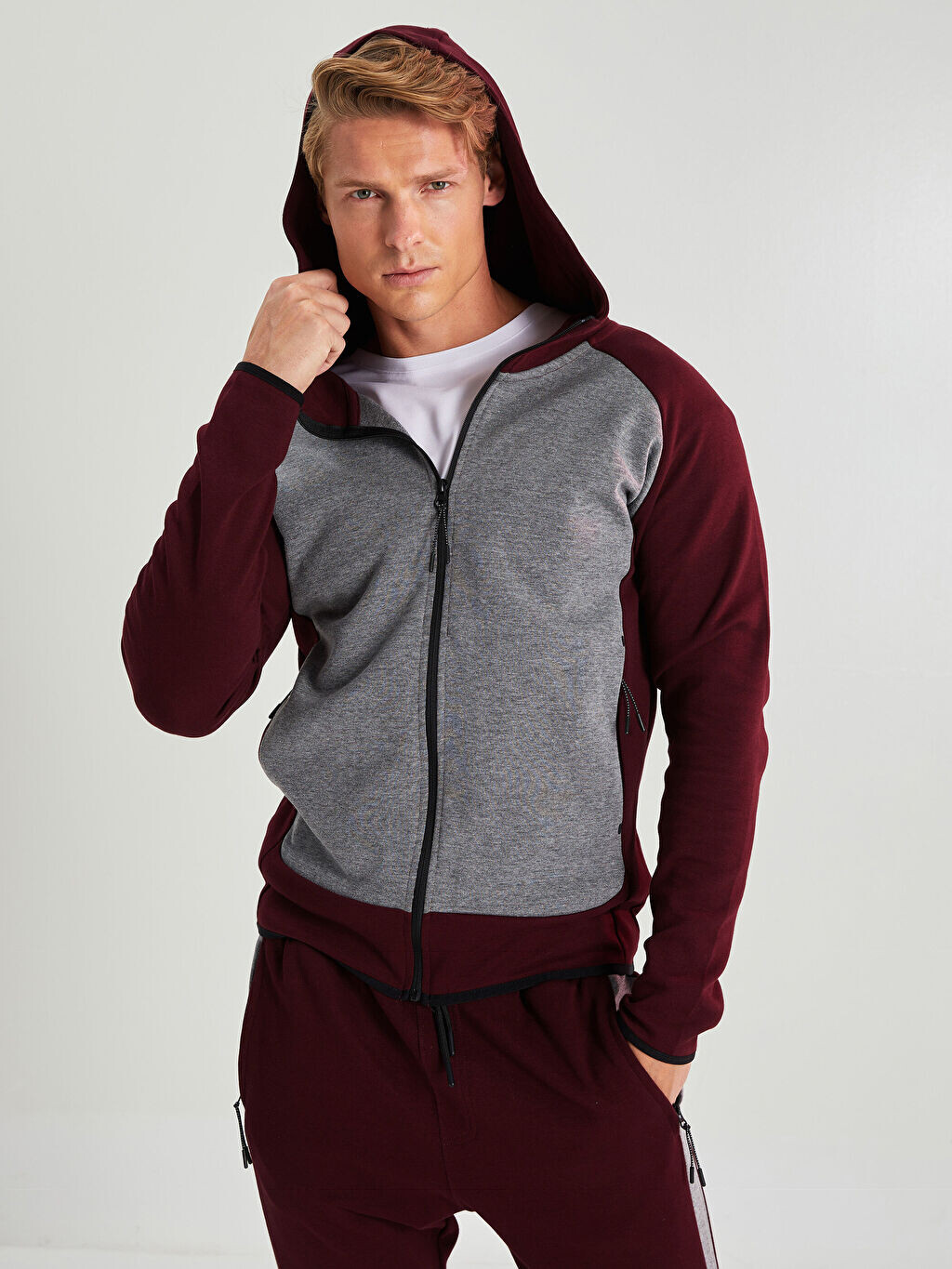 

Приталенный мужской спортивный кардиган с цветными блоками и длинными рукавами с капюшоном LCW Active, Коричневый