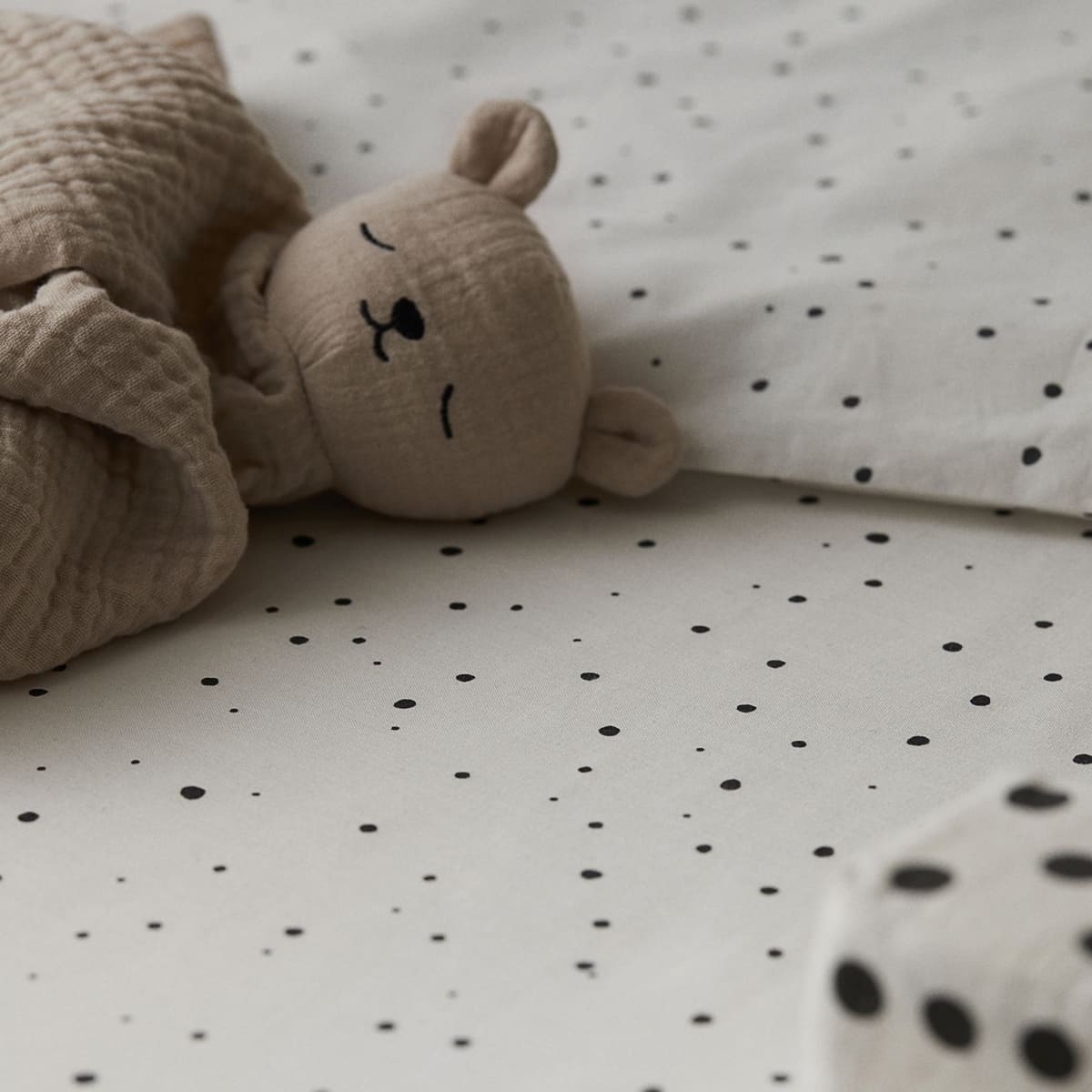 Простыня на резинке H&M Home Fitted Crib Dotted 60х120, белый – заказать по  выгодной цене из-за рубежа в «CDEK.Shopping»