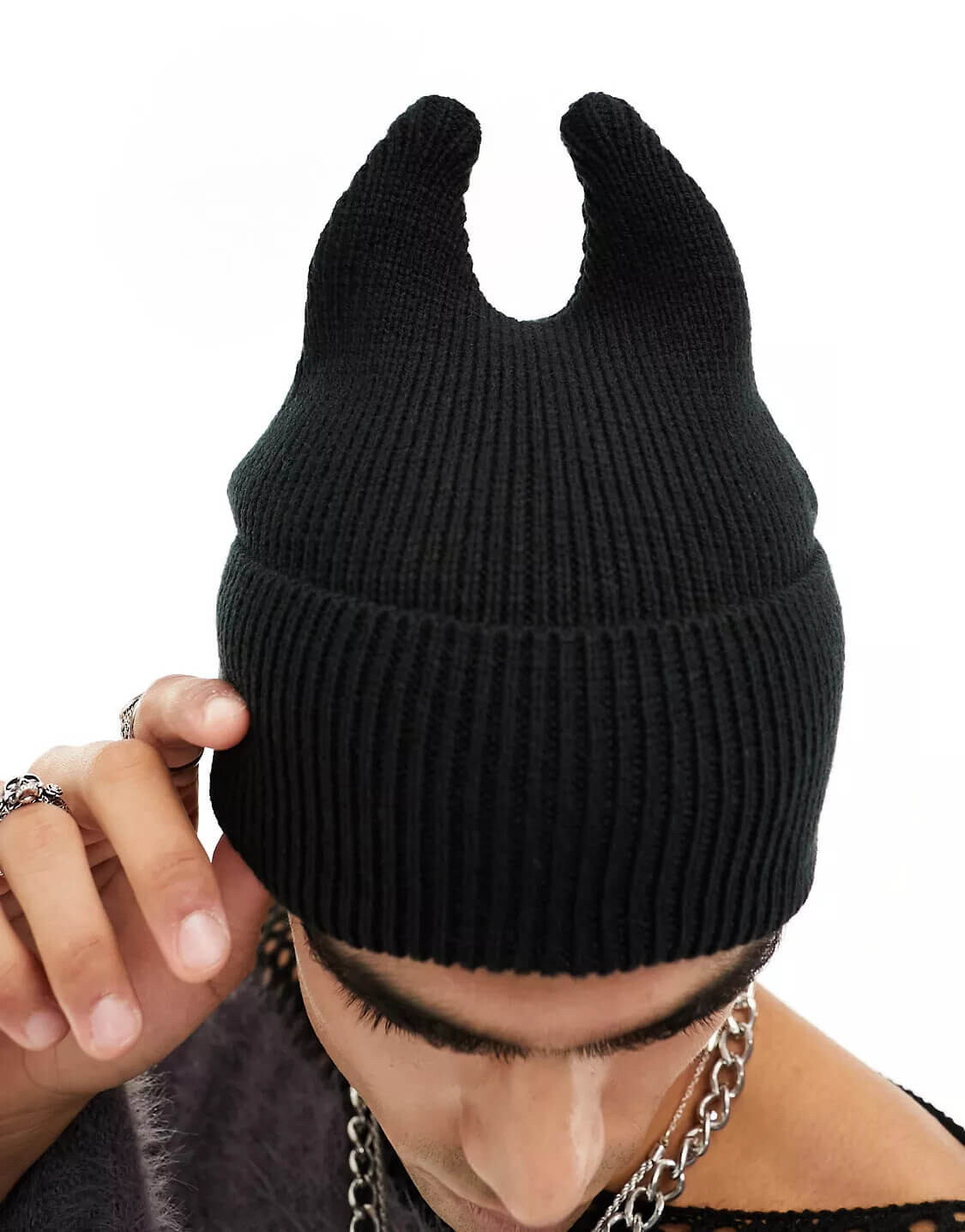 

Шапка бини Asos Design Halloween Horned, черный