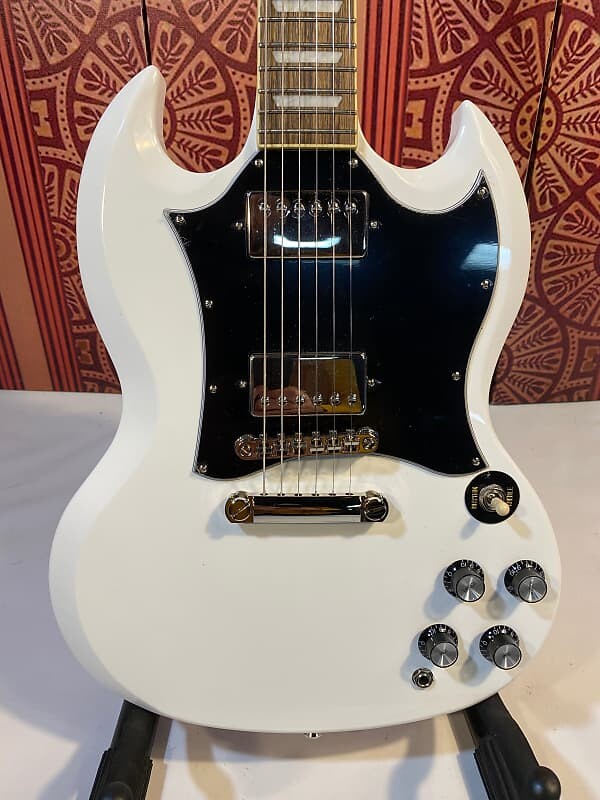 

Электрогитара Epiphone SG Standard - Alpine White... OPEN BOX DEMO
