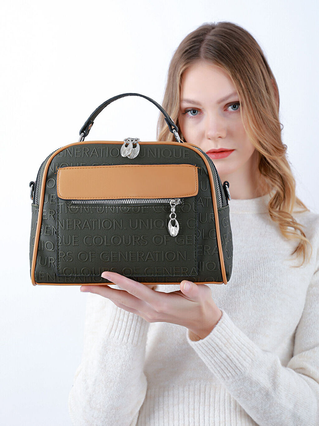 

Женская кожаная сумка через плечо с регулируемым ремешком Madamra