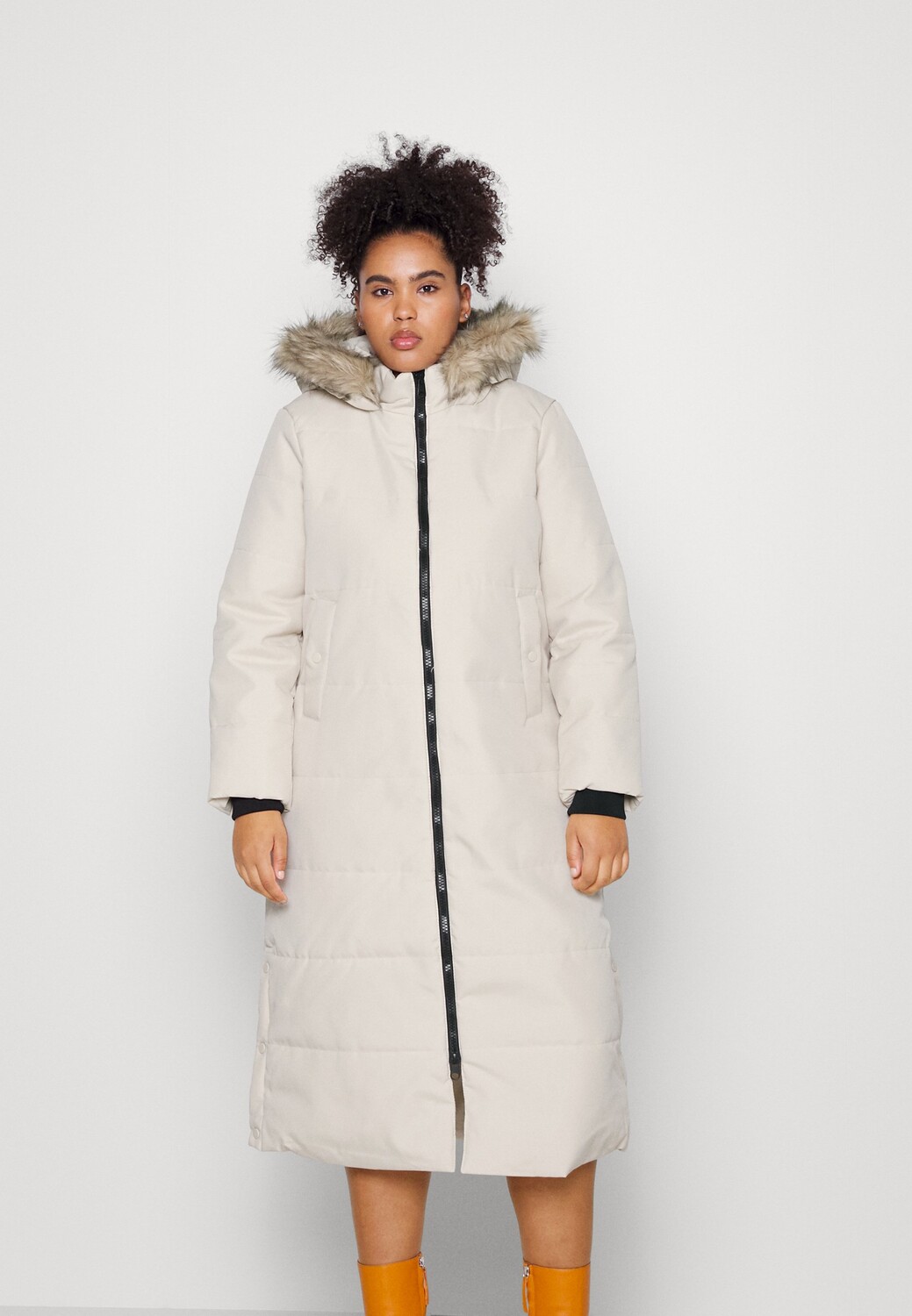 

Пальто классическое Vero Moda Curve, кремовый