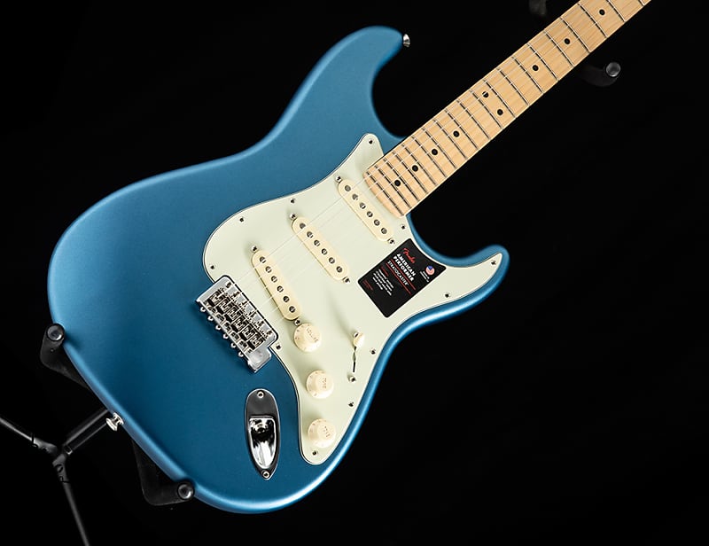 Fender American Performer Stratocaster Satin Lake Placid Blue American Performer Stratocaster with Maple Fretboard