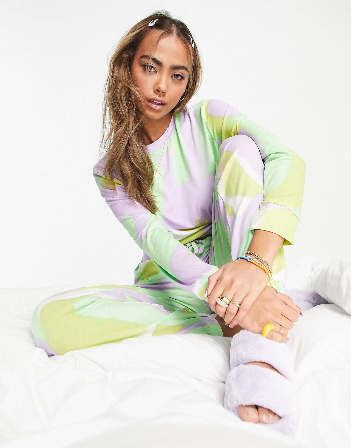 

Разноцветный комплект из вискозы с абстрактным рисунком ASOS DESIGN lounge