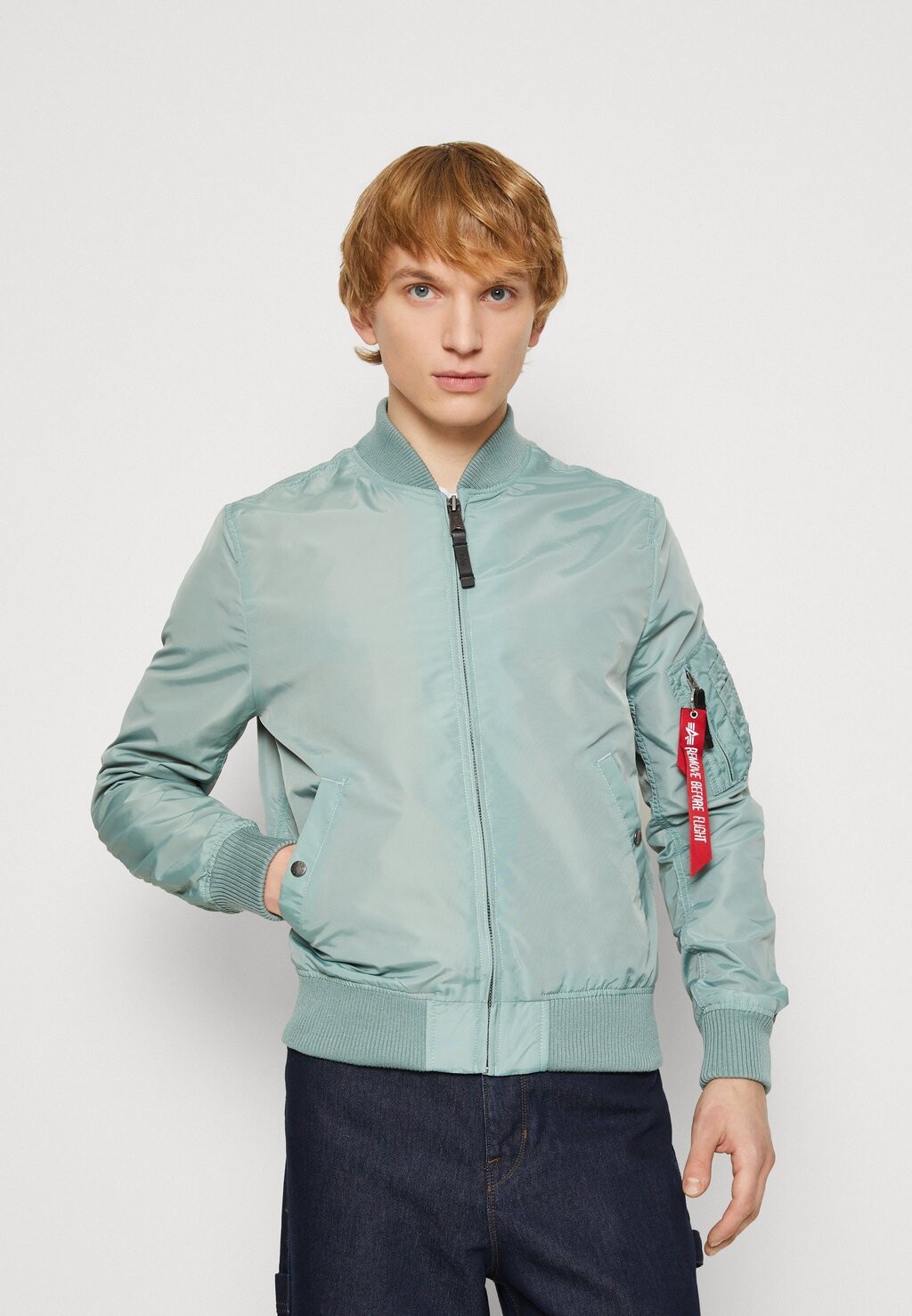

Куртка-бомбер Alpha Industries