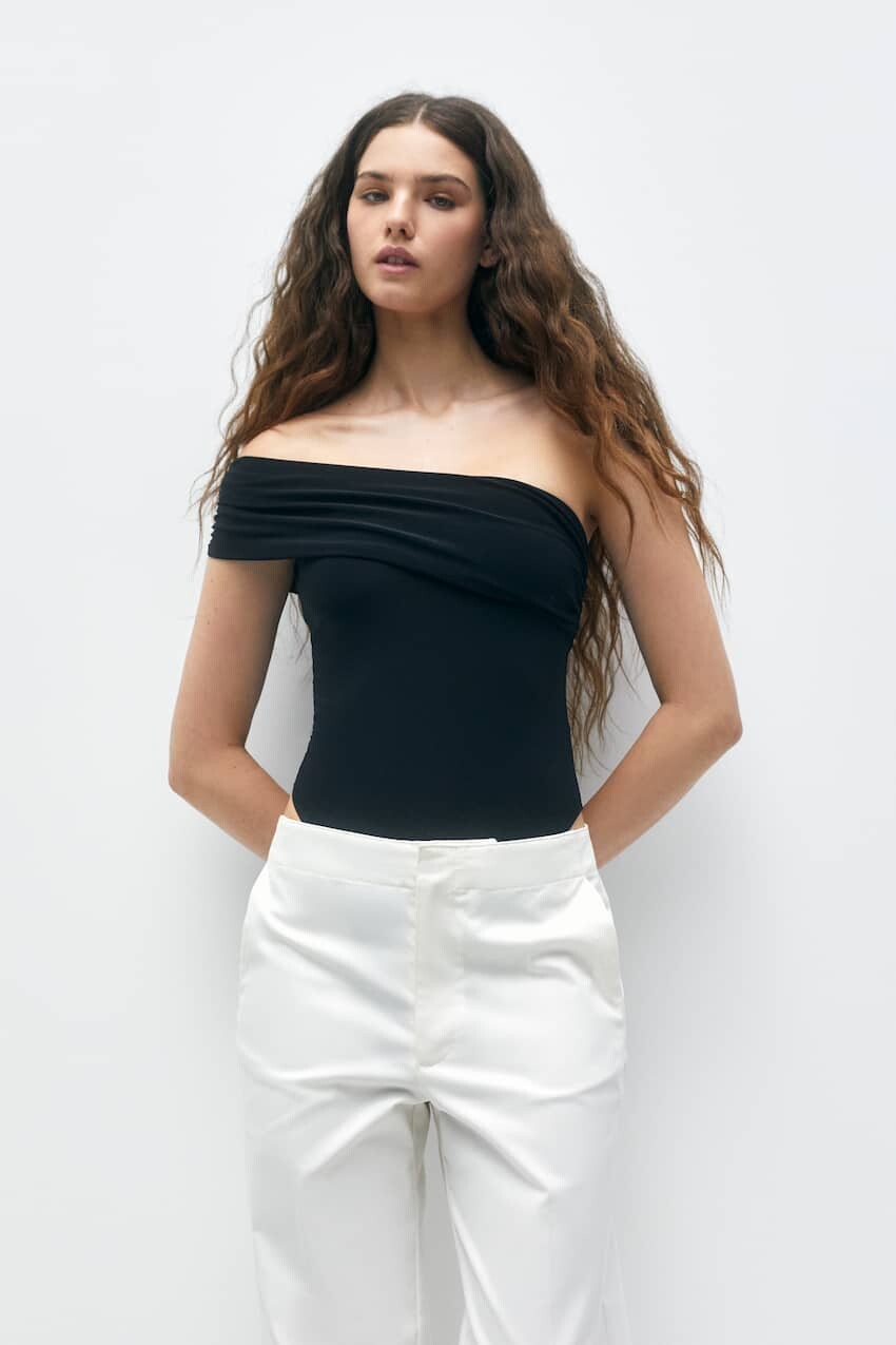 

Черное асимметричное боди с драпировкой Pull&Bear, черный