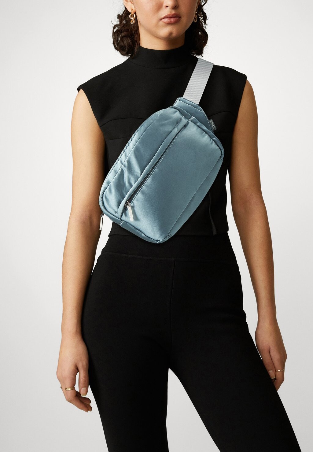 

Поясная сумка Venice Shiny Twill HVISK, цвет dim green