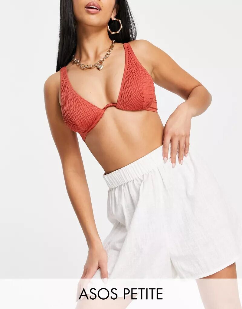 

Текстурированные пляжные шорты натурального белого цвета ASOS DESIGN Petite