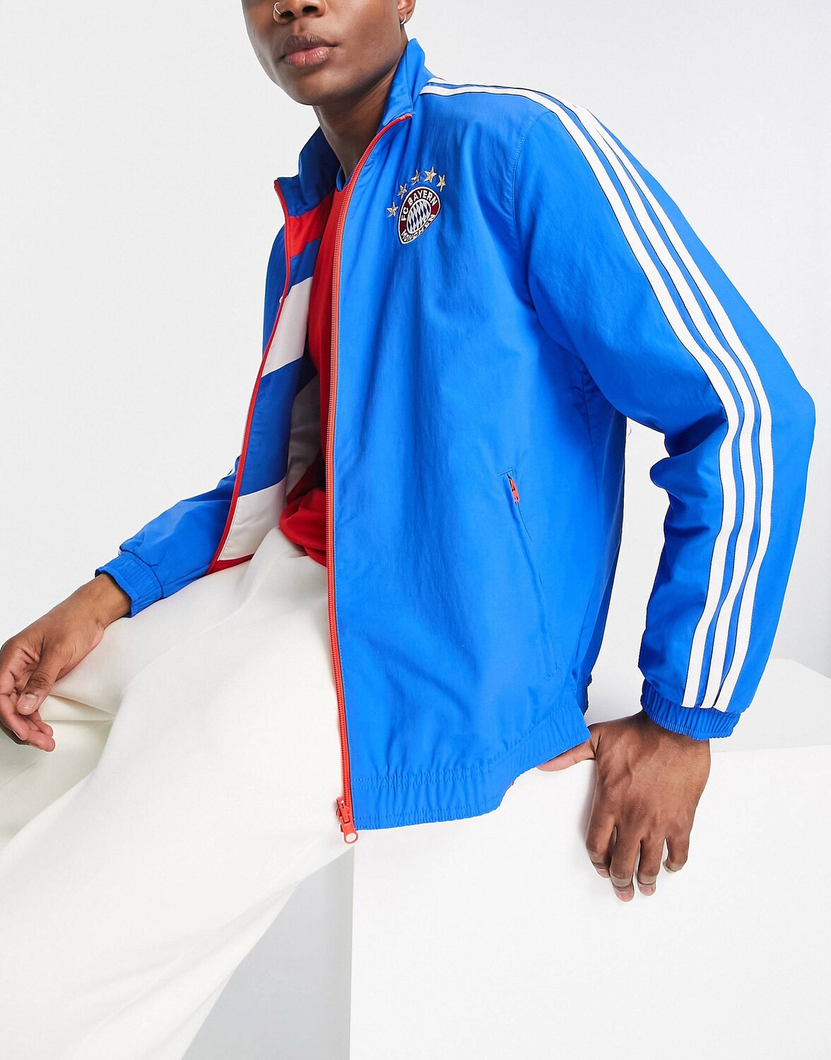 

Красно-синяя двусторонняя куртка на молнии adidas Football FC Bayern Munich
