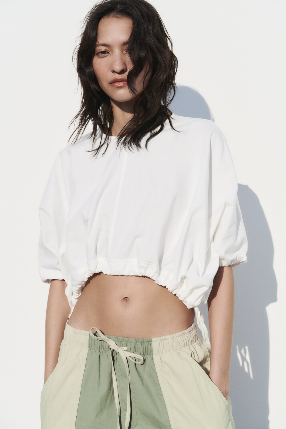 

Топ со сборками на завязках ZARA, белый