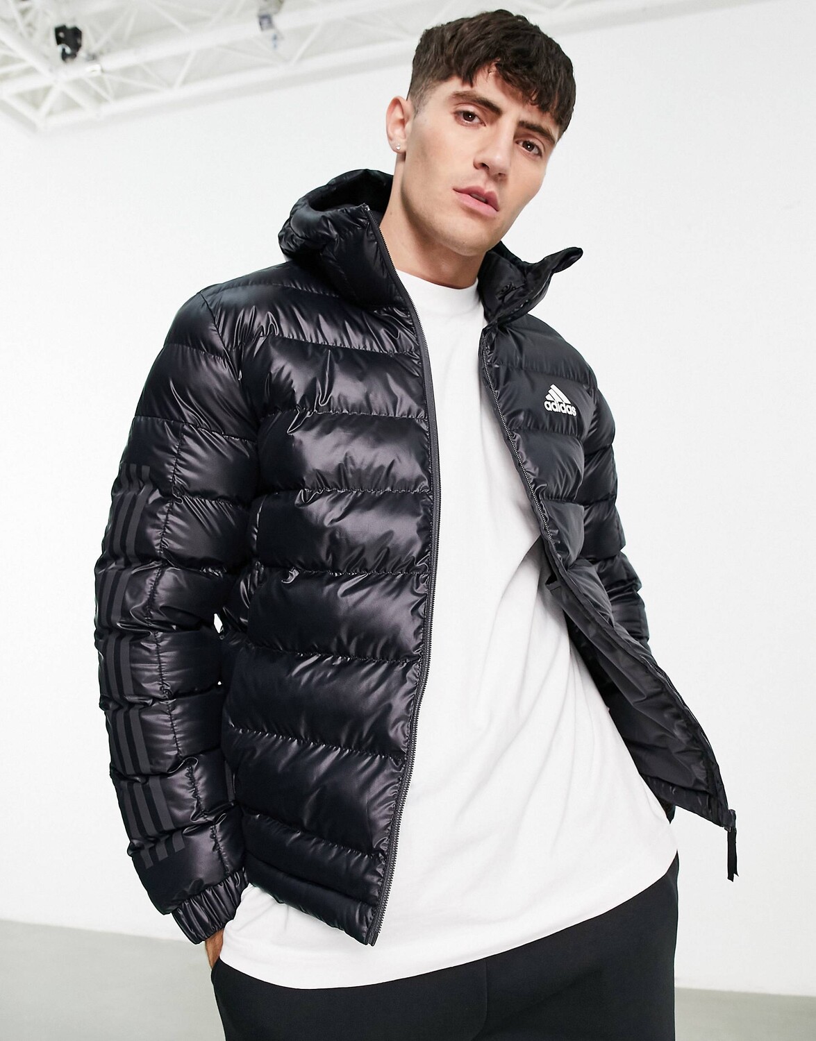 

Черная куртка с капюшоном adidas Outdoor, Черный