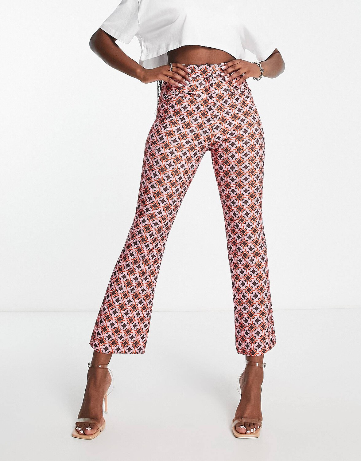 

Укороченные узкие брюки с геопринтом ASOS DESIGN