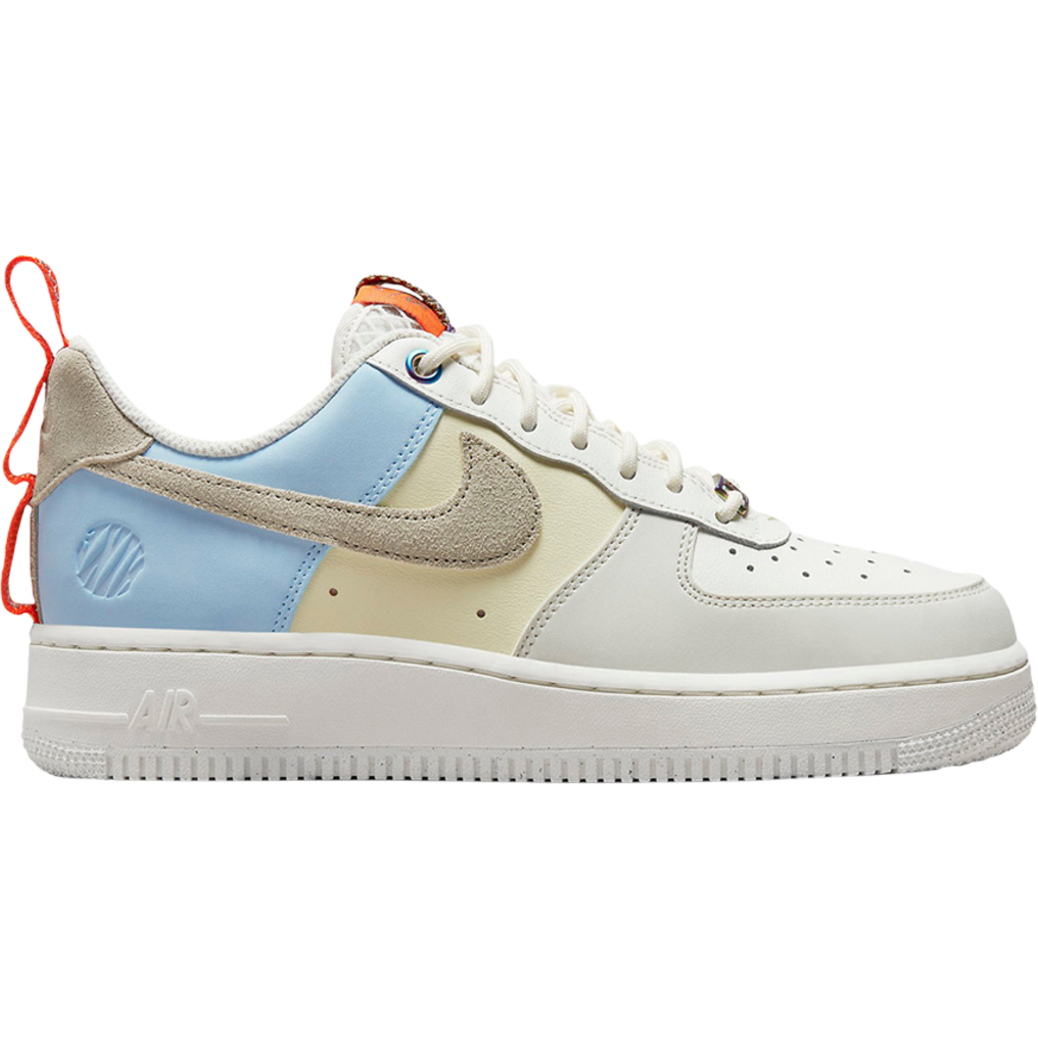 цена Кроссовки Nike Wmns Air Force 1, бело-голубой