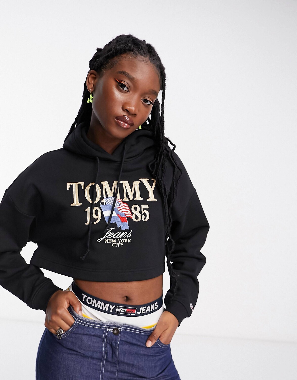 

Черная укороченная худи Tommy Jeans, Черный