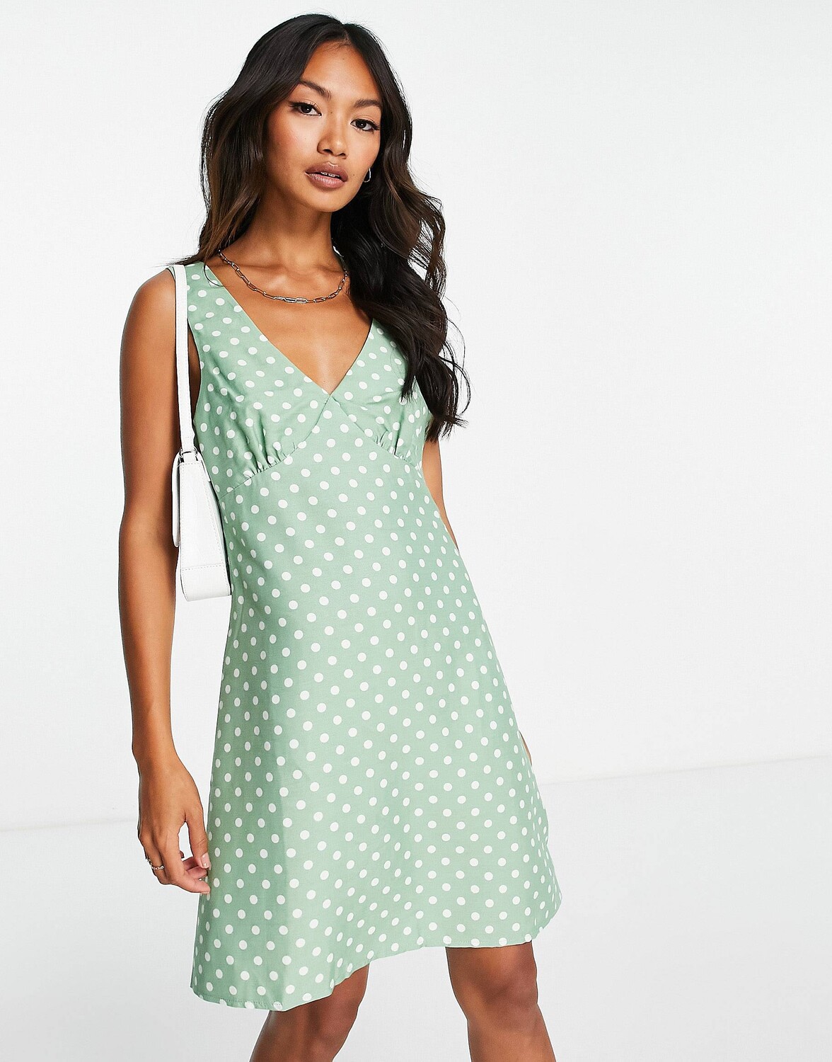

Платье-комбинация мини из льна с v-образным вырезом ASOS DESIGN