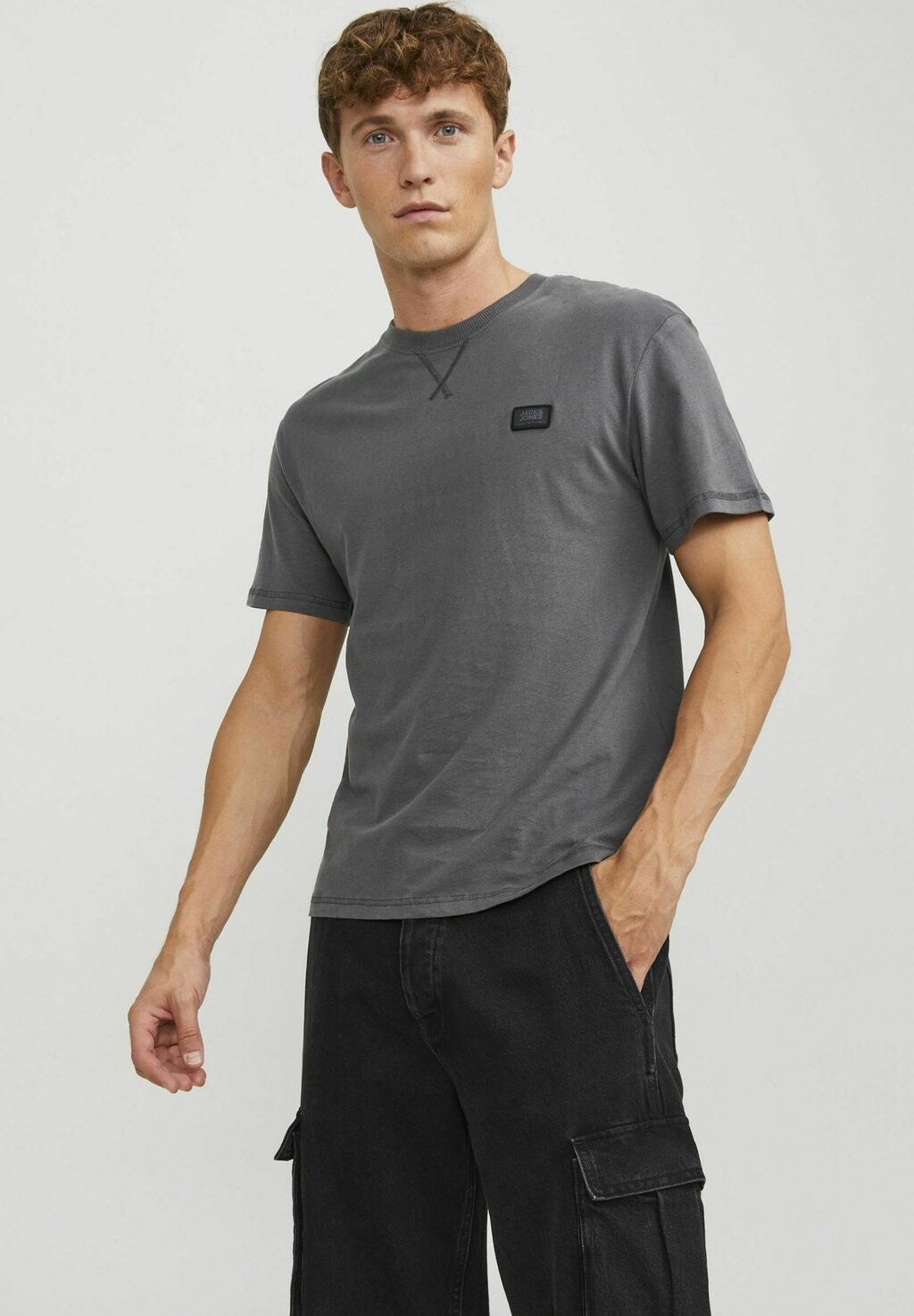 

Базовая футболка CREW NECK Jack & Jones, асфальт
