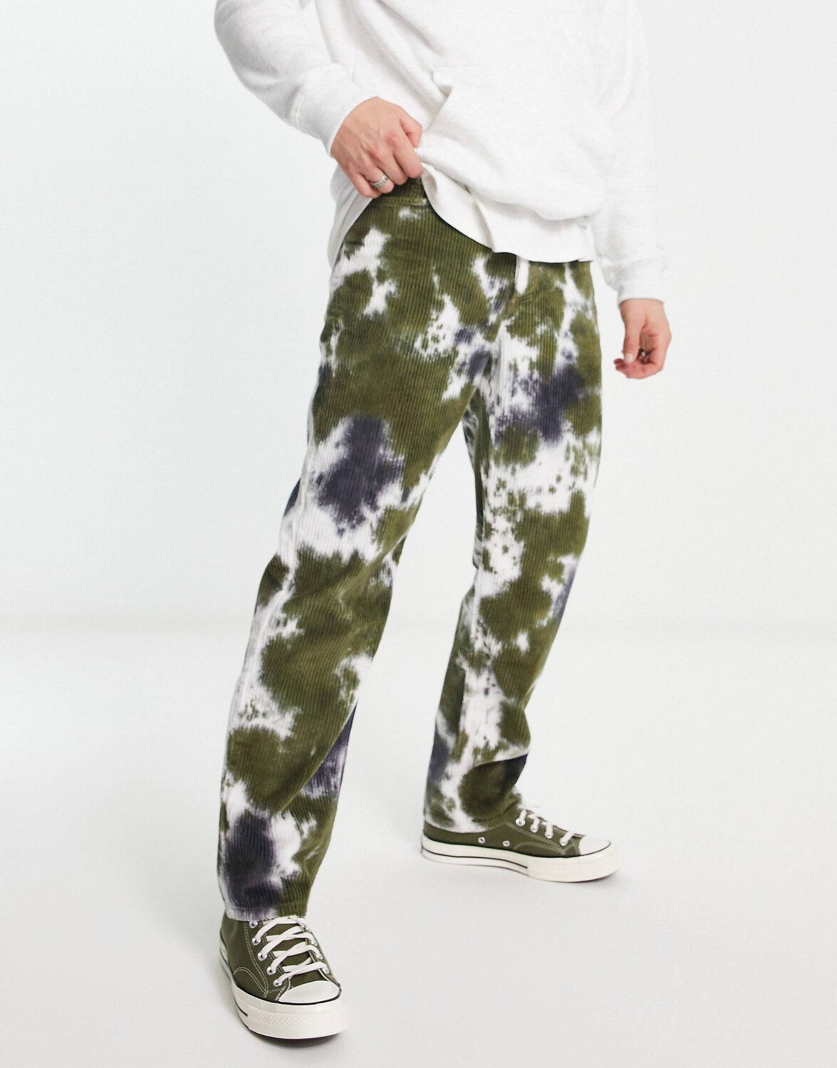 

Вельветовые джинсы с принтом тай-дай ASOS DESIGN