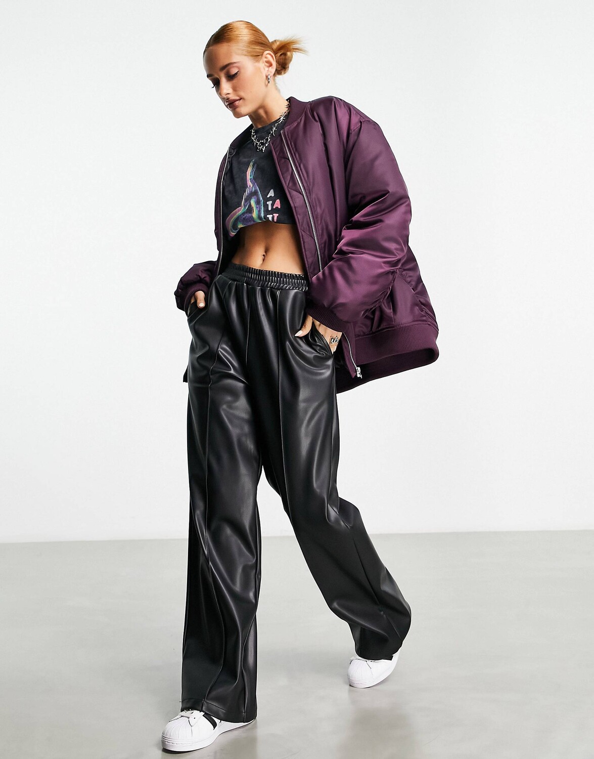 

Черные брюки без застежек из искусственной кожи ASOS DESIGN, Черный