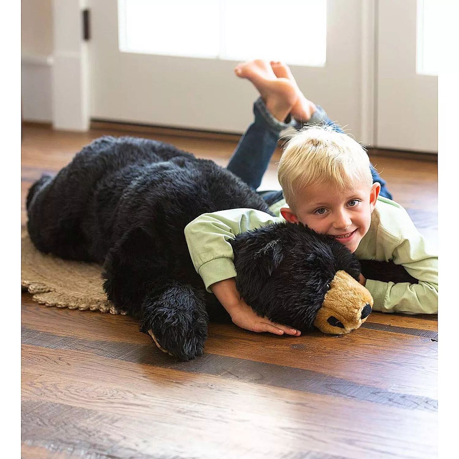 

Подушка для объятий HearthSong Giant Plush Black Bear с уютной утяжеленной средней частью и лапами, 4 фута HearthSong