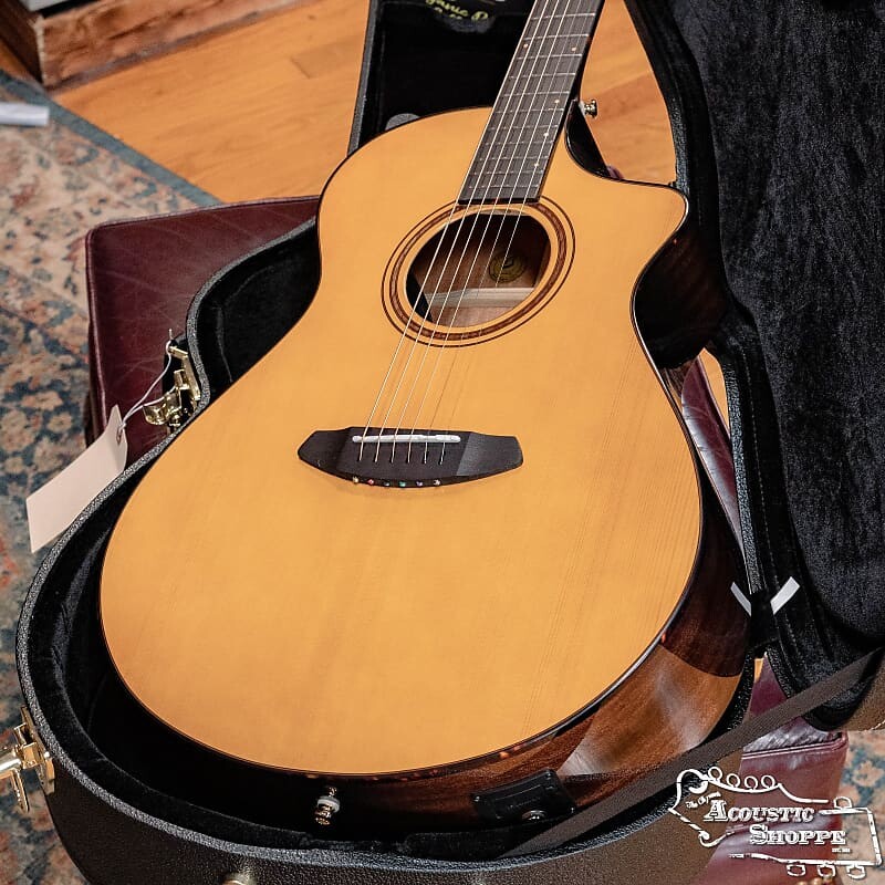 

Акустическая гитара Breedlove Organic Pro Performer Concertina, европейская ель/африканское красное дерево, состаренный тонер, вырез, звукосниматель Fishman #0197 PFCA18CEEUAM