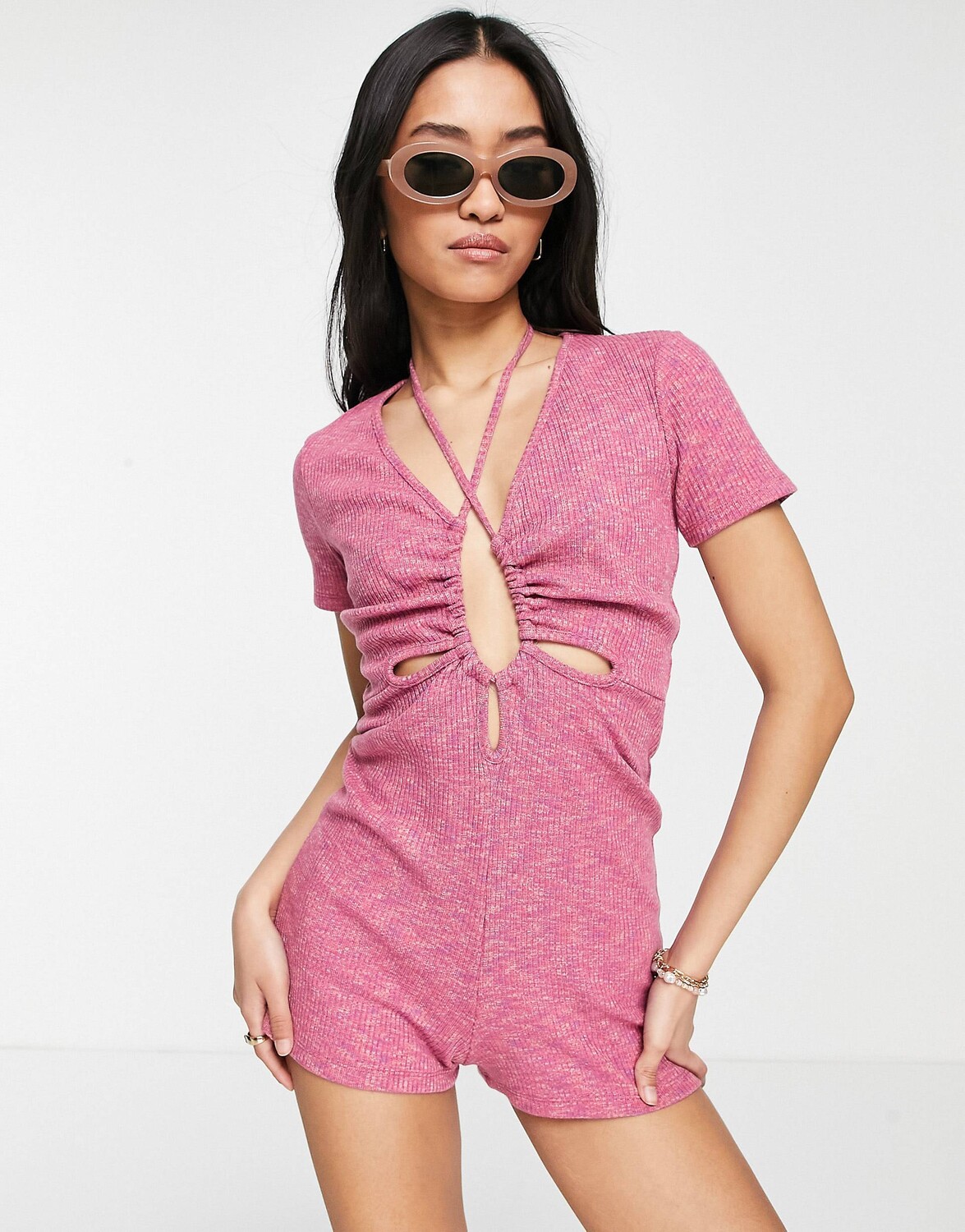

Розовый комбинезон с вырезами и рюшами ASOS DESIGN