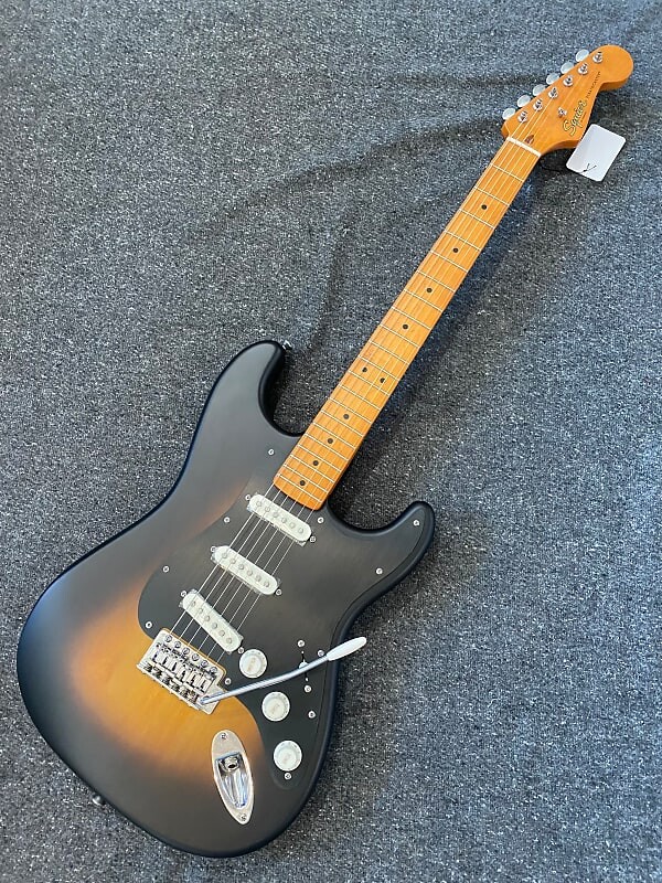

Squier 40th Anniversary Stratocaster Satin Wide 2-Color Sunburst # ISSC22000017 (8 фунтов, 5,5 унции)