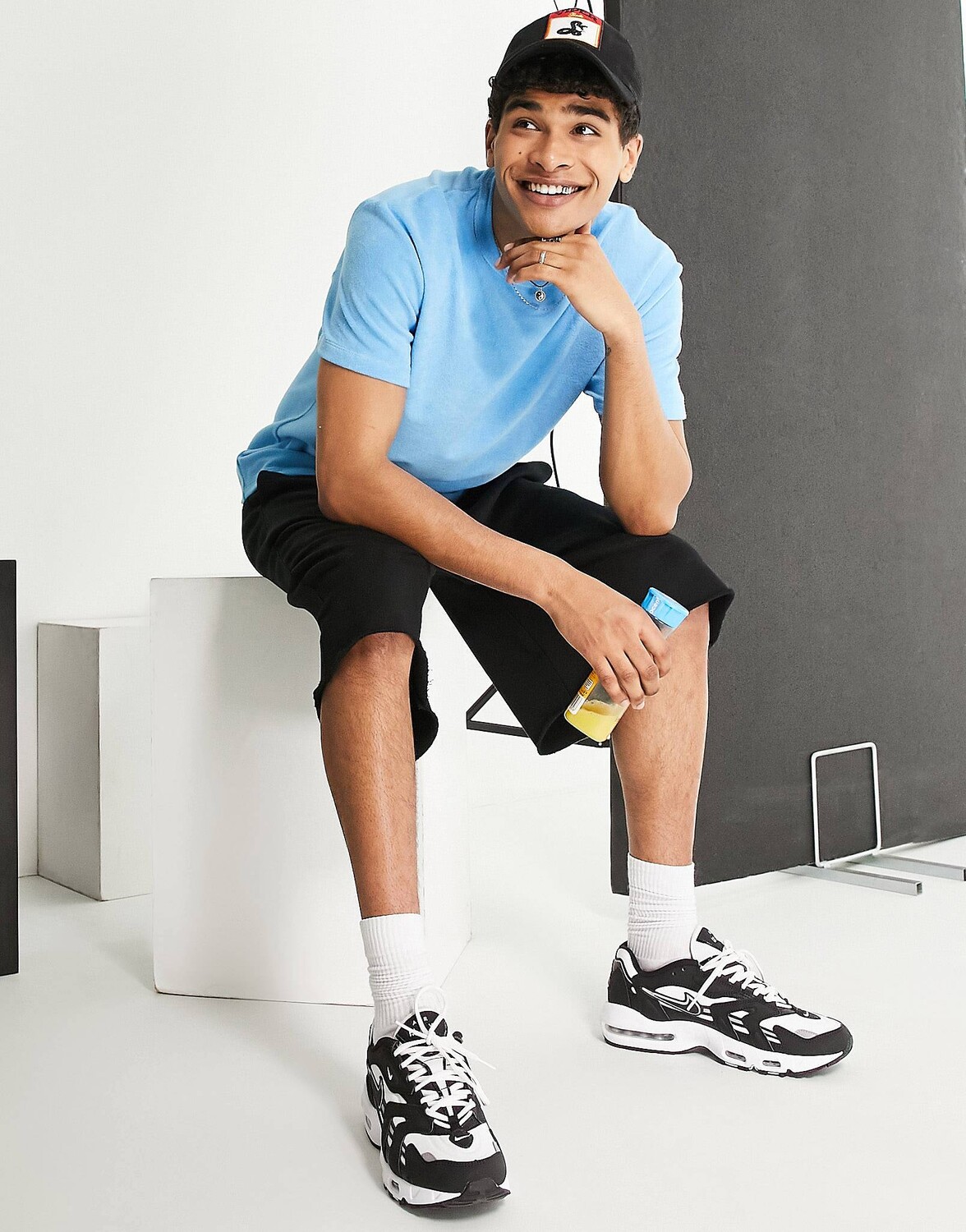 

Свободная футболка синего цвета ASOS DESIGN