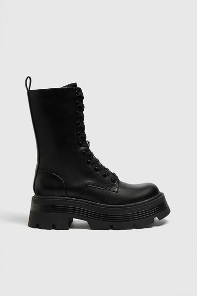 

Ботильоны на платформе со шнуровкой PULL&BEAR