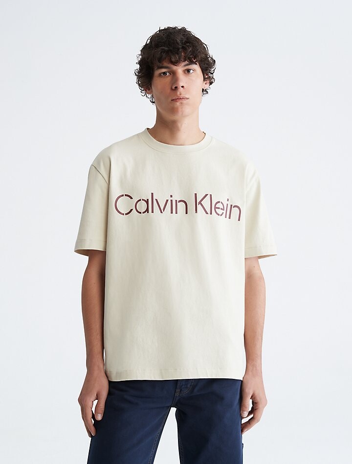 

Футболка свободного покроя цвета хаки с трафаретным логотипом Calvin Klein, белый
