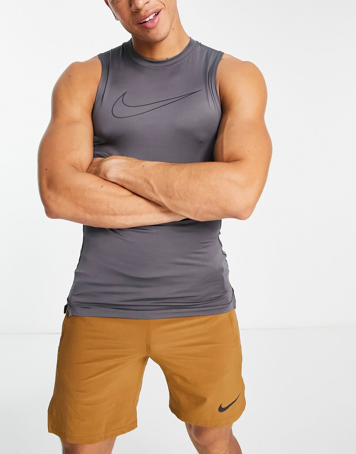 

Серый жилет Nike Training Pro Dri-FIT Swoosh