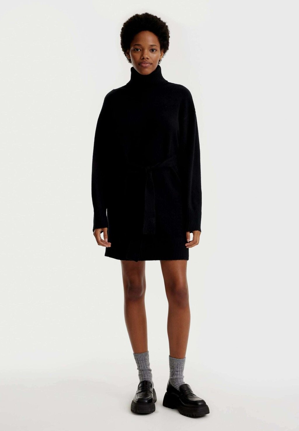 

Трикотажное платье OKKA EDITED, цвет schwarz