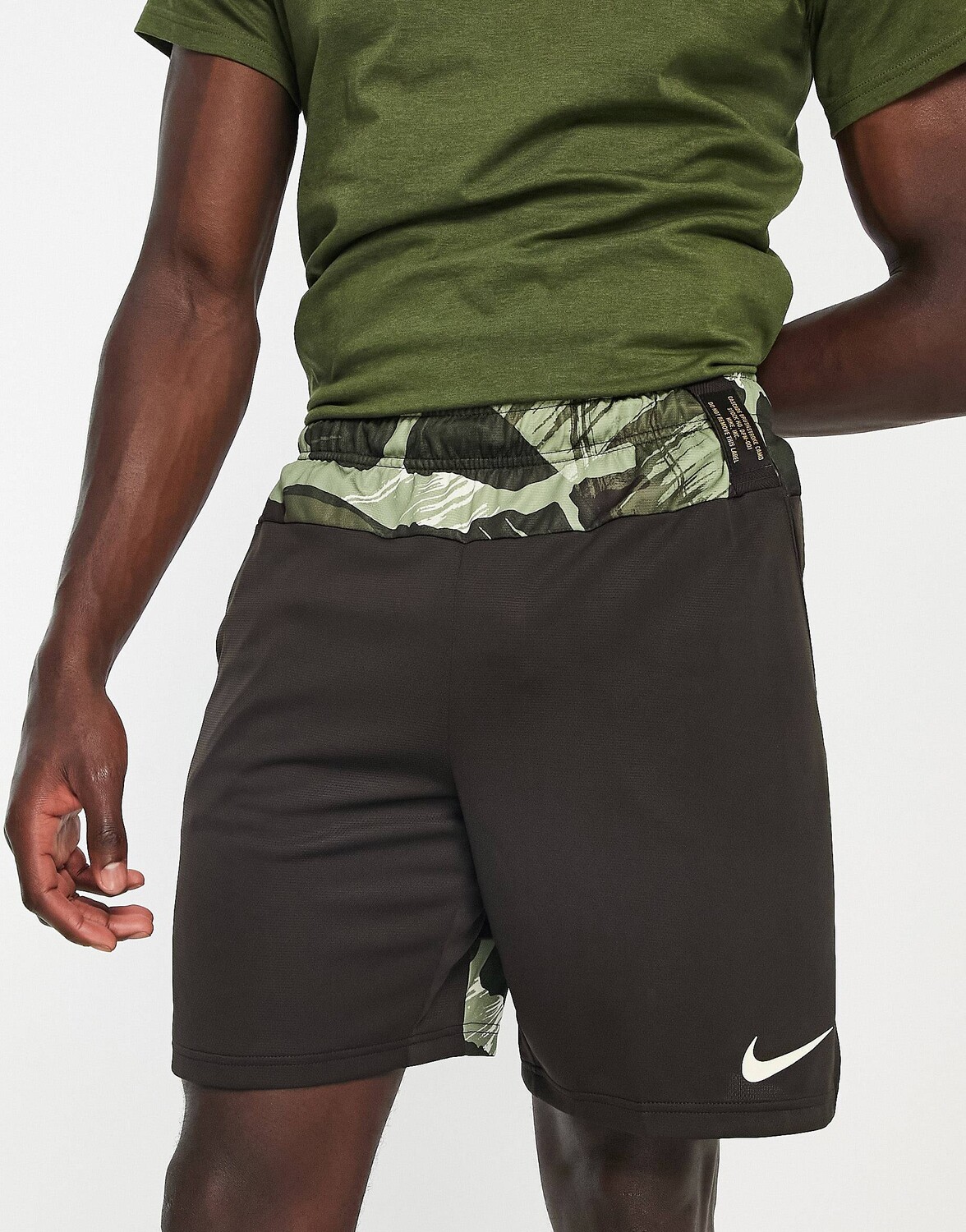

Зеленые трикотажные шорты Nike Training Glitch Camo Dri-FIT 6.0