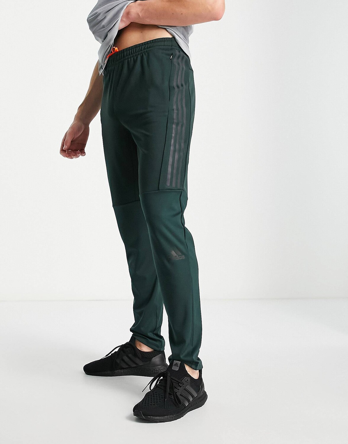 

Зеленые джоггеры adidas Running Run Icons
