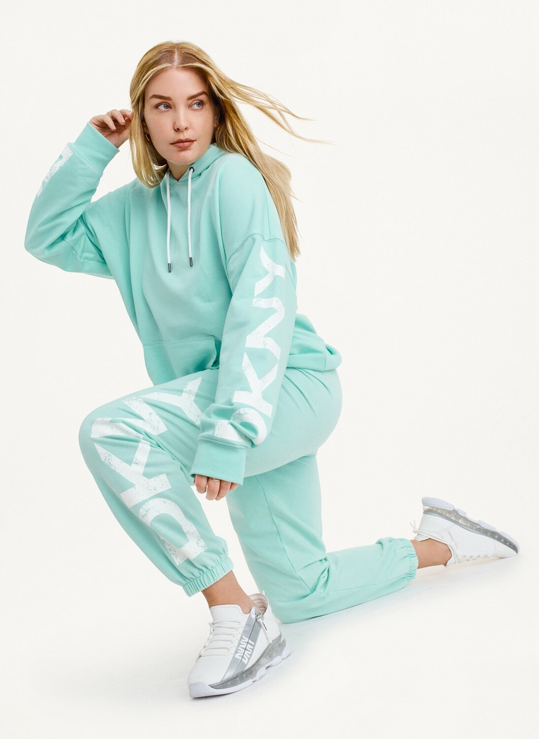 

Брюки-джоггеры с логотипом Pigment Dye DKNY