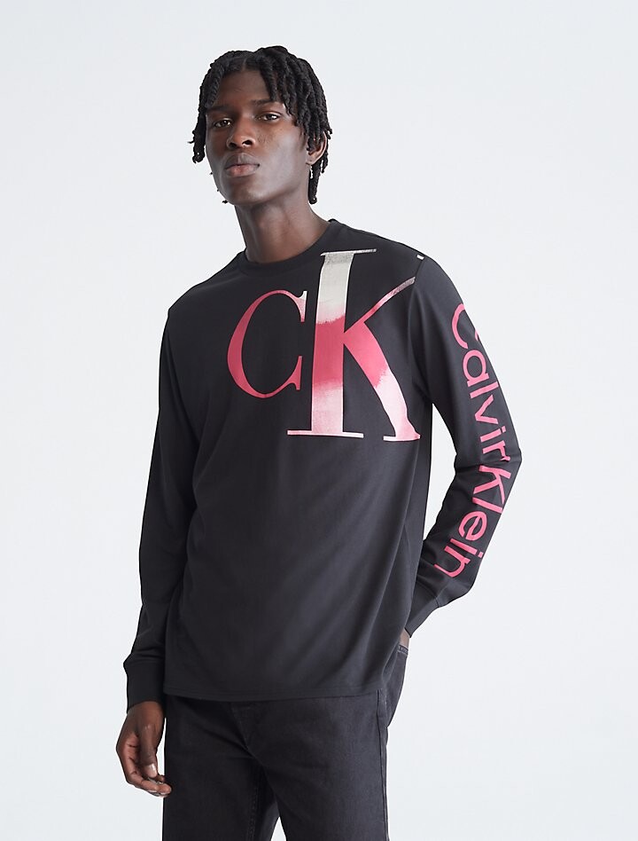 

Свободная посадка Футболка с длинным рукавом с облачным принтом Calvin Klein, черный