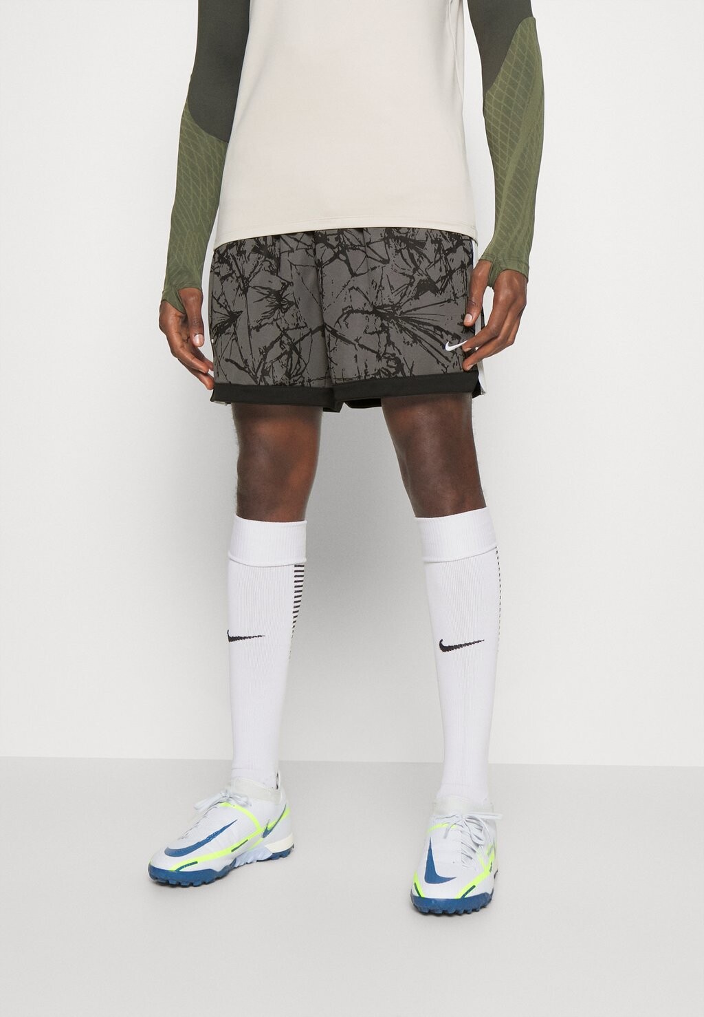 

Спортивные шорты Nike