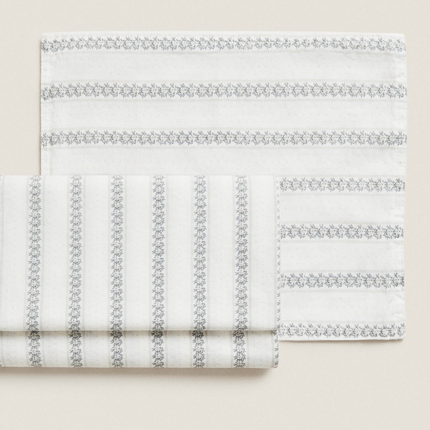

Комплект для мини-кроватки Zara Home Striped Linen Flowers, 2 предмета, белый/серый