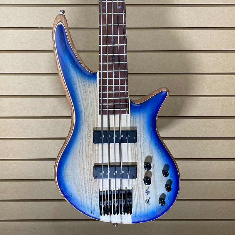 цена Гитара Jackson Pro Spectra Bass SB V, синий взрыв